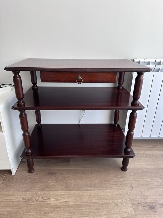 Móvel de apoio em mogno