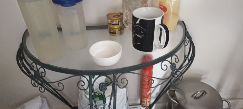 Mesinha com tampo de vidro