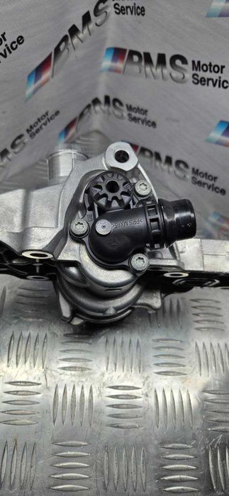 Помпа новая в сборе BMW B38 B48 11518631940 F40 F45 F48 F70 F74 U06
