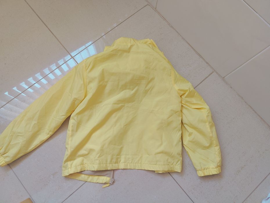 Casaco menina amarelo
