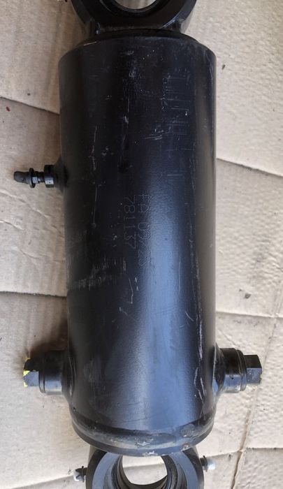 Циліндри та гідро- циліндри, кронштейни Hardi