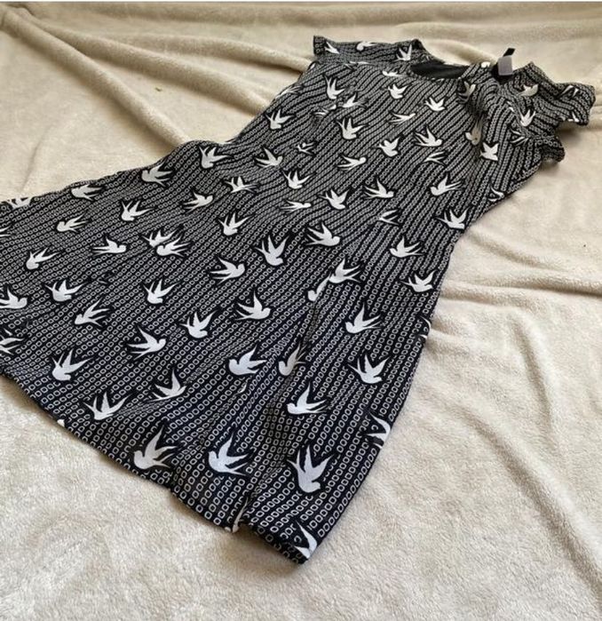 Літня  шифонова  сукня з принтом ластівок H&M