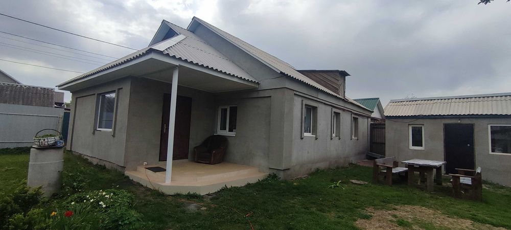 ПРОДАМ  цегляний  БУДИНОК в р-ні зупинки  Козацька. 65000 евро