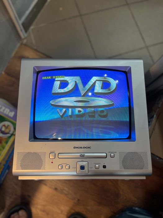 Digilogic ze wbudowanym odtwarzaczem DVD.