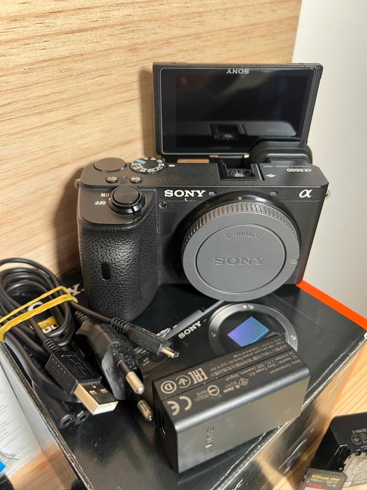 Câmara Sony ILCE-6600 Alpha A6600 + Acessórios adicionais