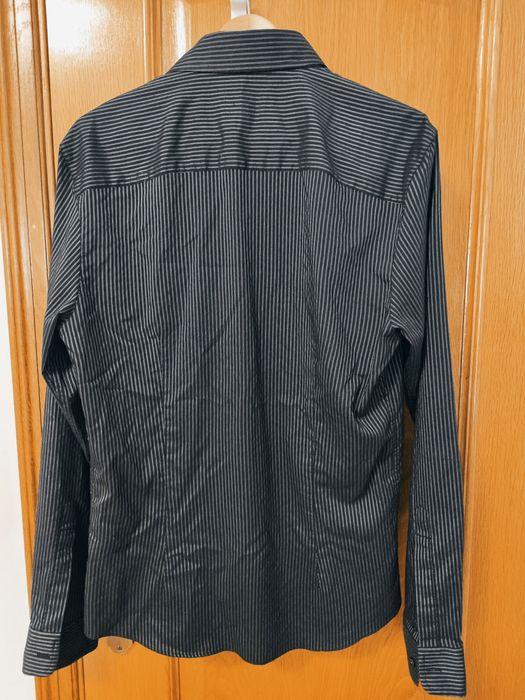 Camisa Armani Jeans - tamanho L - riscas pretas e cinza - Ótimo estado