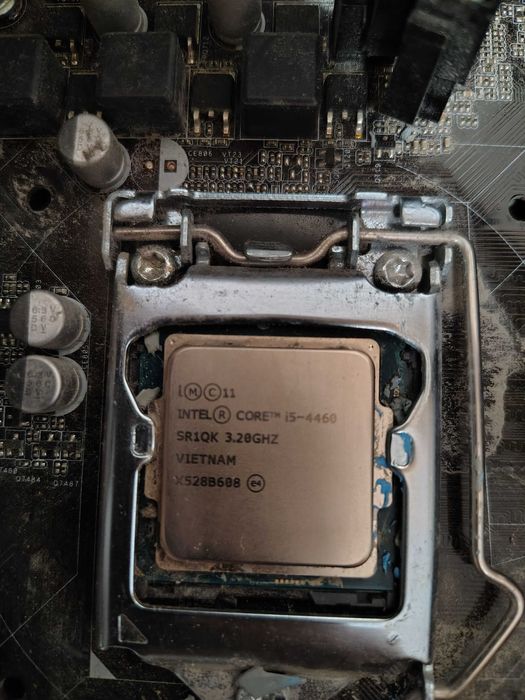 Zestaw komputer+ monitor Intel i5