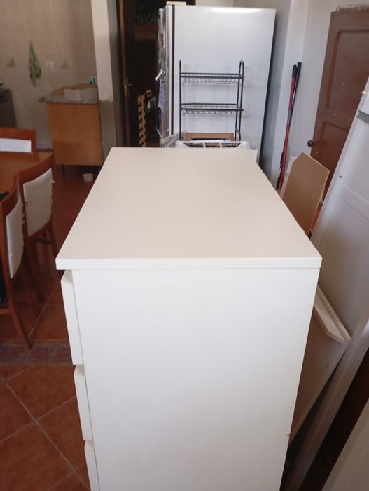 Cómoda branca com 6 gavetas