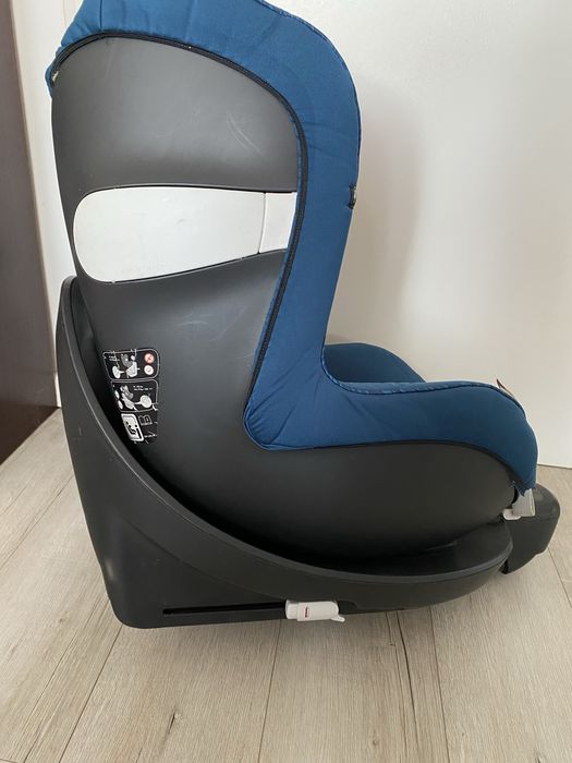 Fotelik samochodowy dla dziecka.