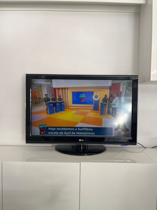 Televisão LG full HD  107 cm