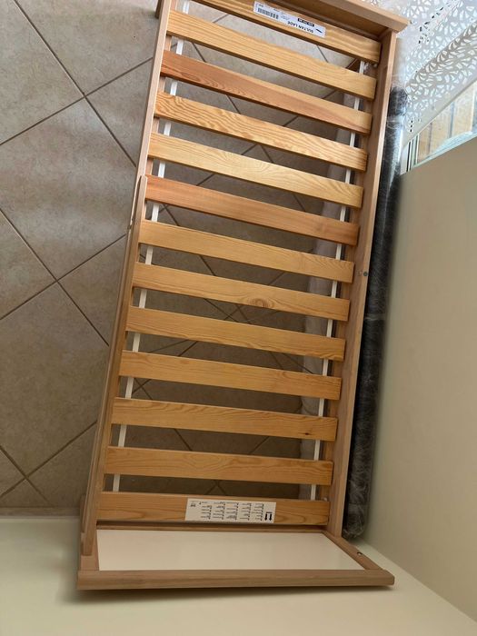 Cama (sommier) com cabeceira e grade. IKEA