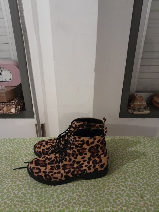 Vendo Botas de Senhora PRIMARK muito bonitas como novas