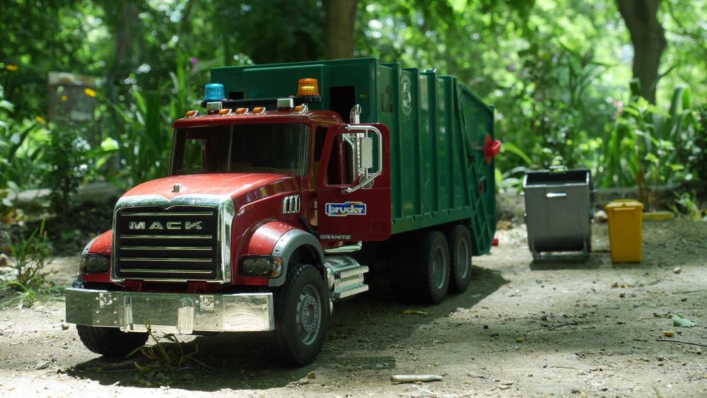 Машинка игрушечная Bruder мусоровоз Mack Granite: 2 200 грн