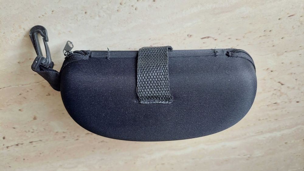 Etui do okularów.