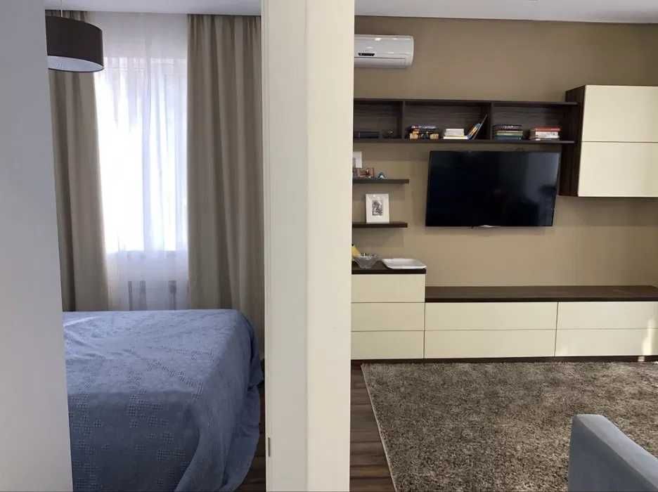 Продаю комфортну 2К з меблями і технікою при вїзді. Газ.