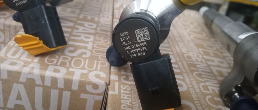Форсунка 166009567R оригинал новая 2.3 dCi Renault Nissan Opel