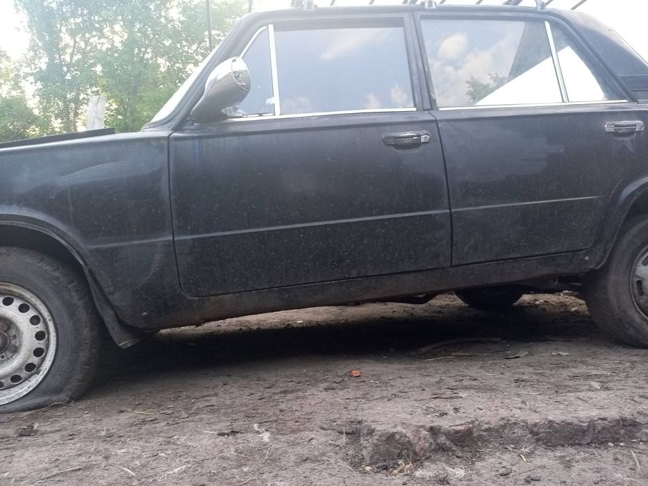 Автомобіль ваз 2106