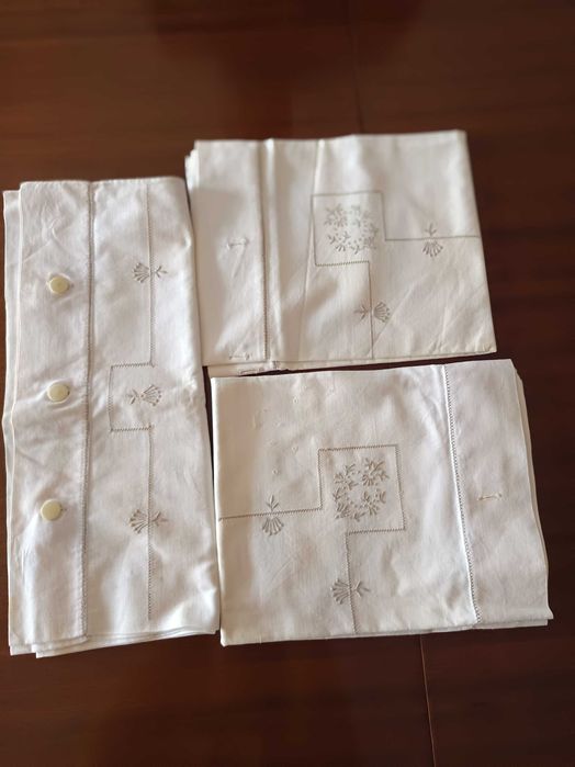 Lençóis antigos brancos com rendas e/ou bordados (desde 50€)