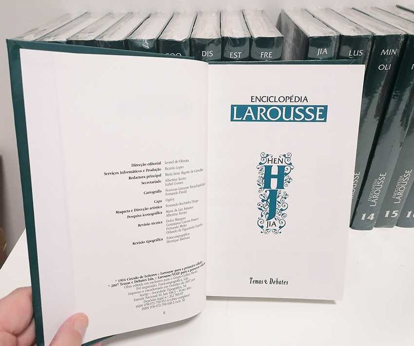 Enciclopédia Larousse (18 Volumes)