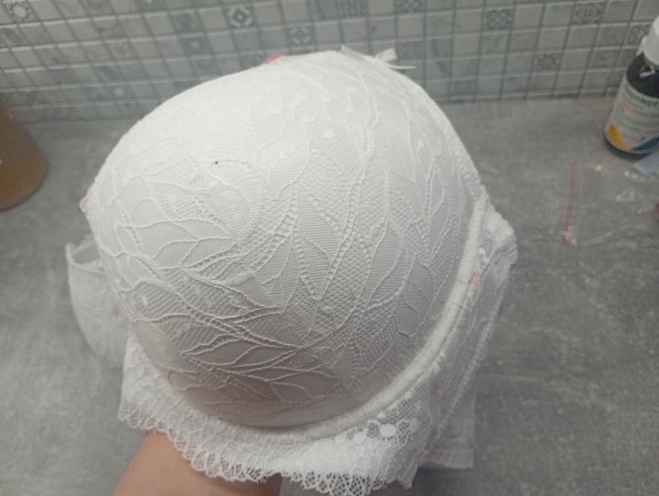 Biustonosz damski biały 46E