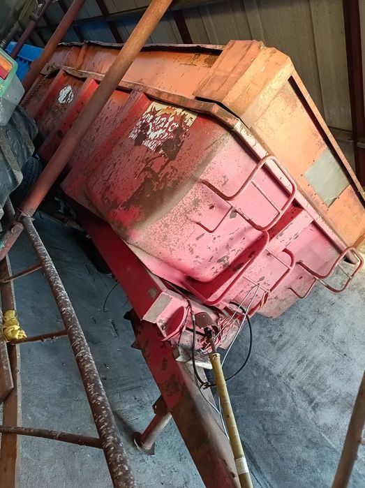 Przyczepa rolnicza skorupowa resor tandem