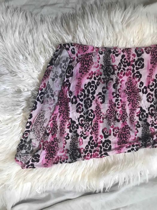 T-shirt 100% Algodão assimétrica com estamapado leopardo