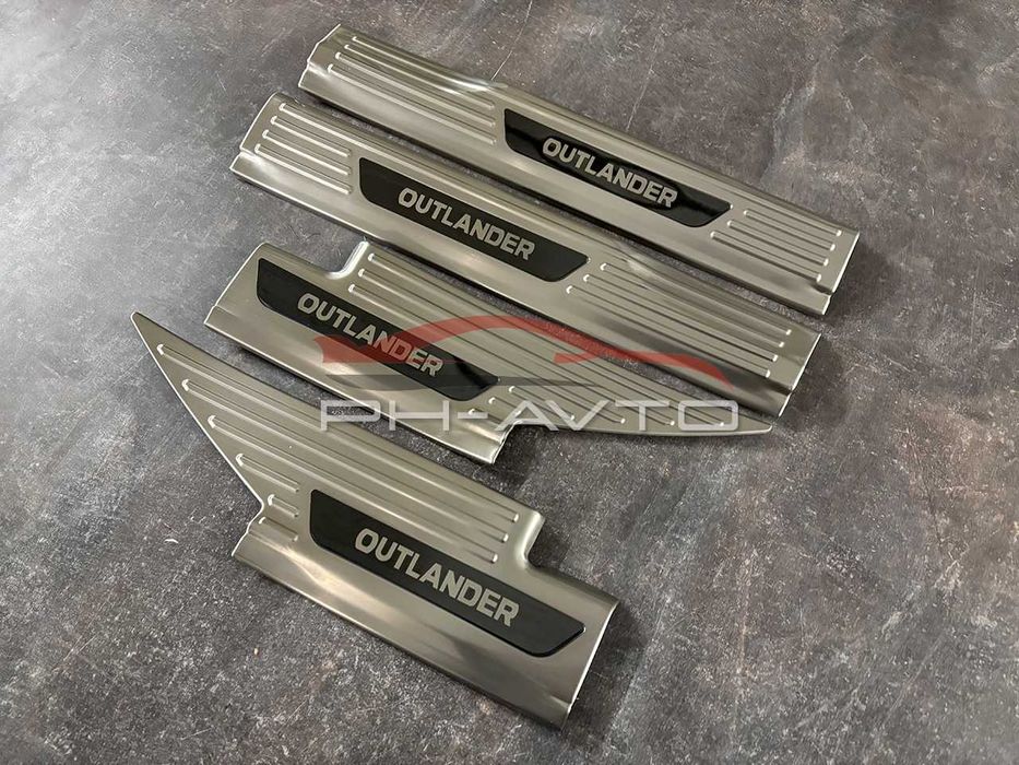 Mitsubishi Outlander 2022+ Накладки на пороги внутрішні на пластик