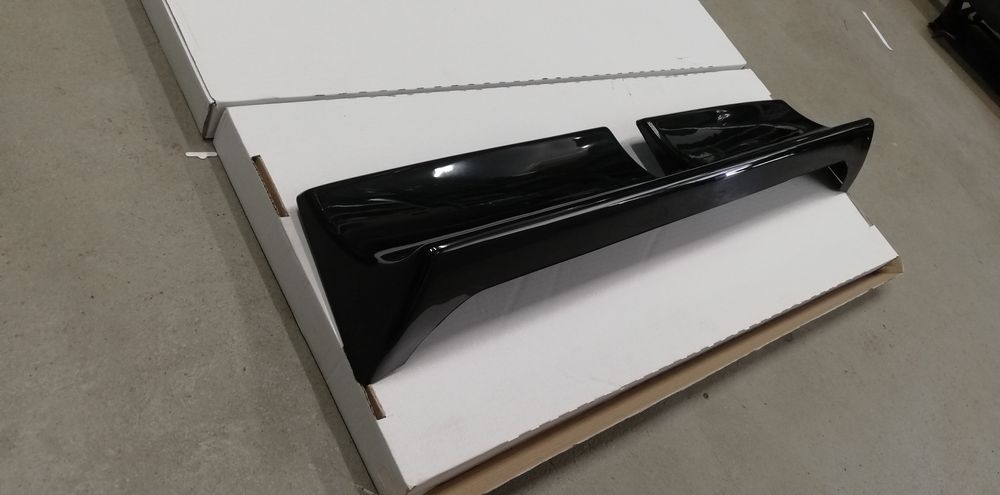 Fiat 126p spojler owiewka klapy tylnej czarny mat nowa
