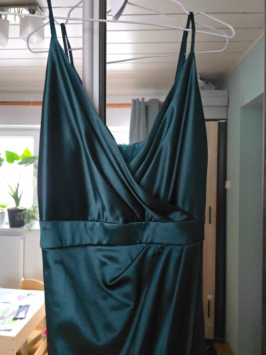 Satynowa sukienka maxi