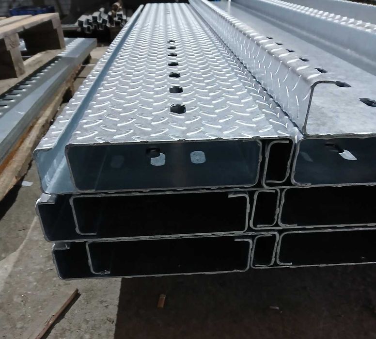 Blacha stal ocynkowana z otworami 4mm - panel do produkcji auto-lawet.