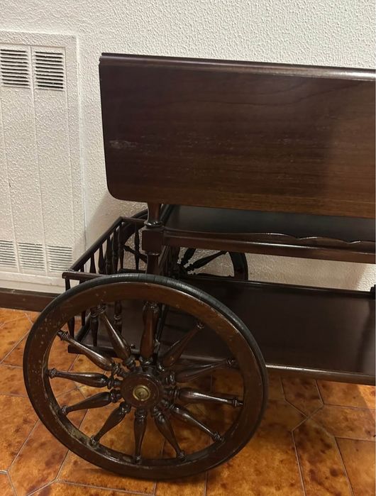 Carrinho de sobremesa/bar/apoio em ótimo estado