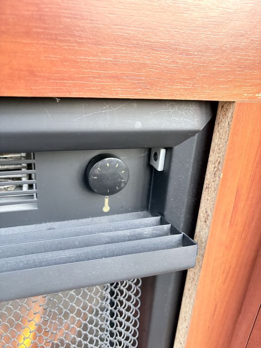 Drewniany kominek elektryczny