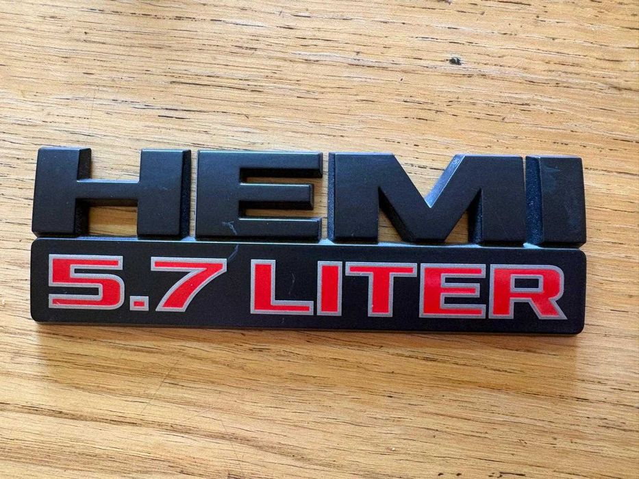 Dodge RAM 1500 IV 13-24 Emblemat Znaczek HEMI 68149700aa