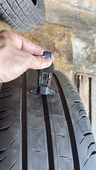 R16C 235/65 Continental ContiVanContact200