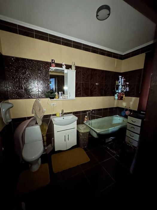 Продам будинок на 4 кімнати в центрі Стрижавки 5330