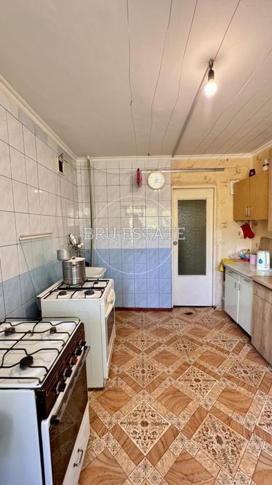 Продам 2 кімнати в гуртожитку Подільський р-н Електриків 26/30 Рибальський острів