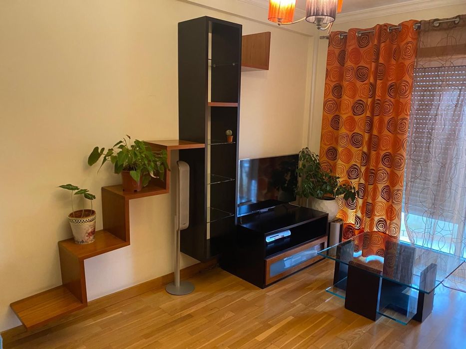 Mobilia sala e escritória