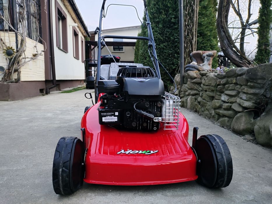 Бензинова самохідна газонокосарка Briggs Stratton 46cm