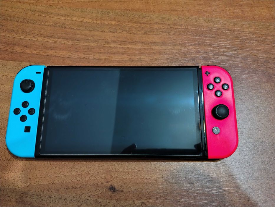 Idealny Nintendo Switch OLED wielokolorowy + szkło