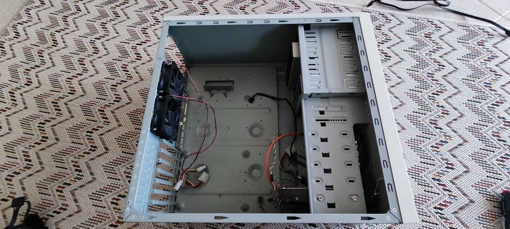 PC Case + Optionally Components425284526388039683