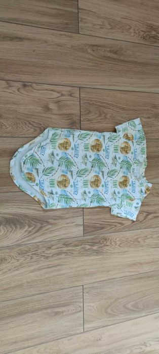 Komplet: body ze spodenkami