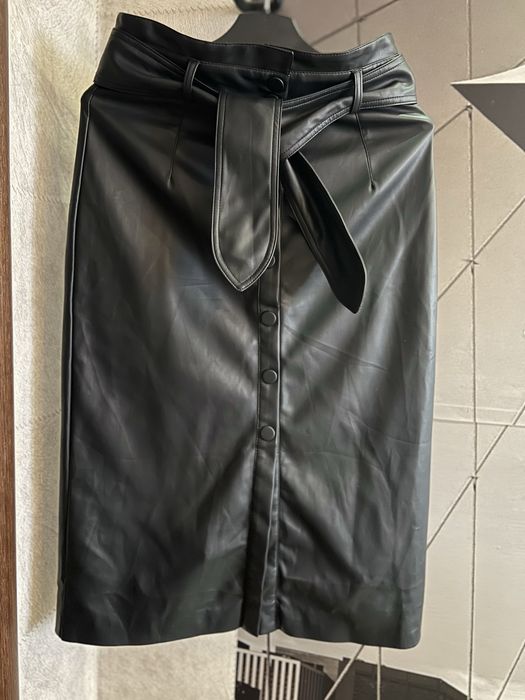 Спідниця Zara з еко шкіри р 40