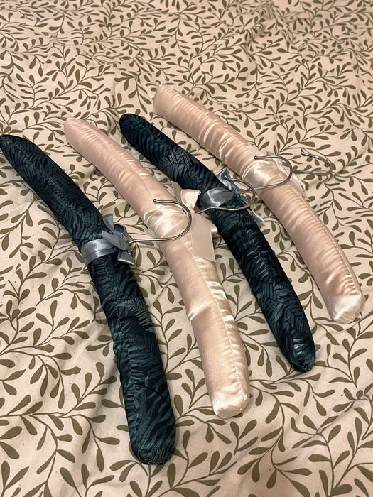 Satynowe wieszaki 4 sztuki