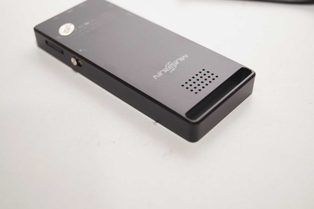 1763 Przenośny mini odtwarzacz MP3 MP4 MUSRUN 32GB bluetooth metalowy
