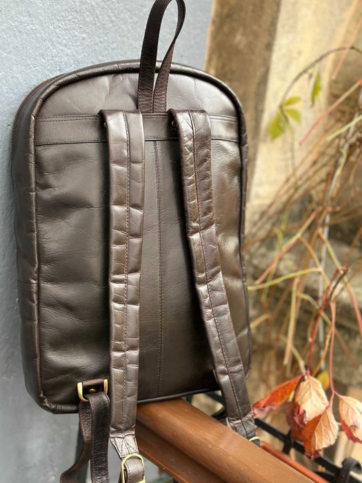 Стильний шкіряний рюкзак італійського бренду, унісекс