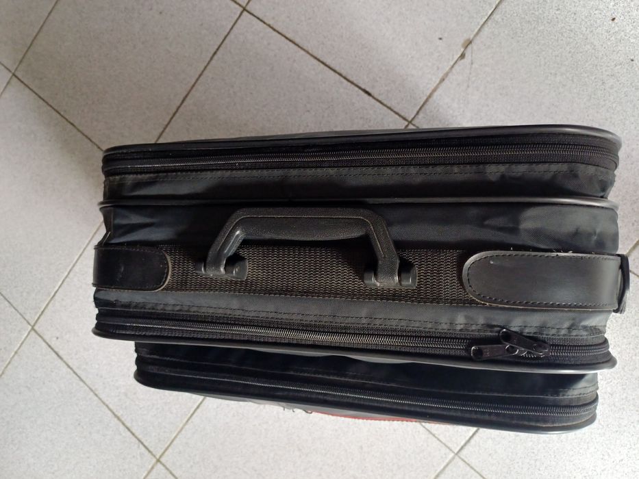 Mala de viagem  preta