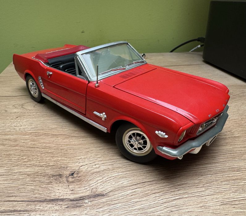 Model samochodu w skali 1:18 Ford Mustang 1964 Solido Mira Norev