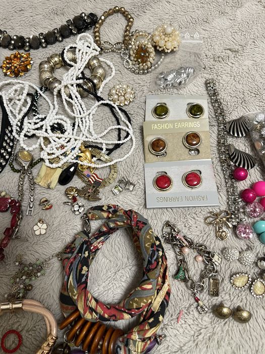 Набір біжтерії, Великий лот біжутерії, 50/50 лом та цілі прикраси