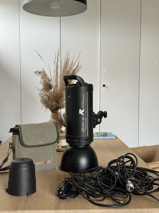 Lampa studyjna Quantum R+600 Dual Power 600 Ws + akumulator BP-3 i akcesoria