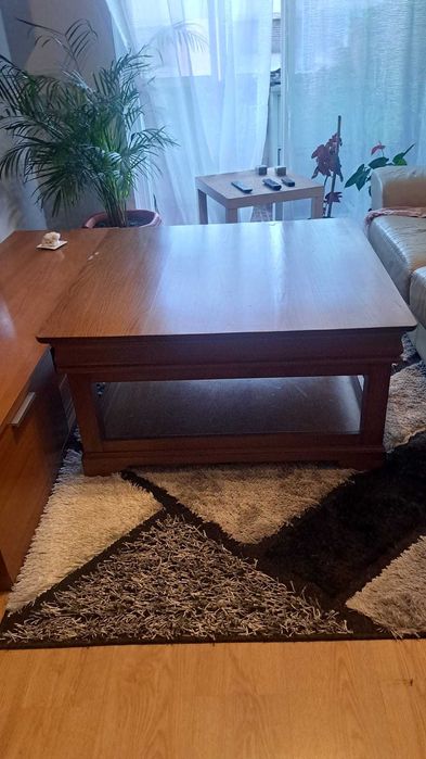 Mesa de sala de madeira